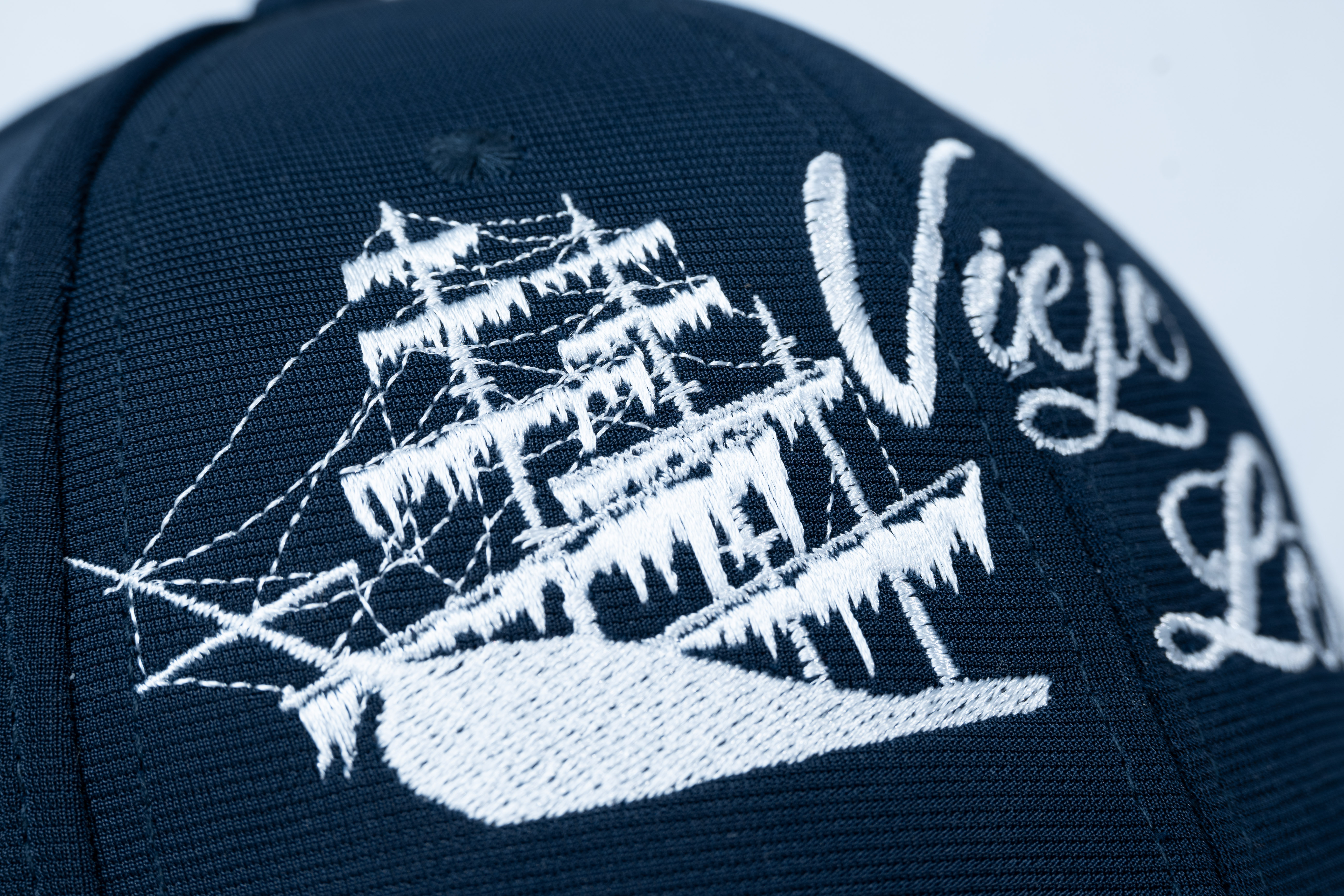 gorro bordado con velero antiguo